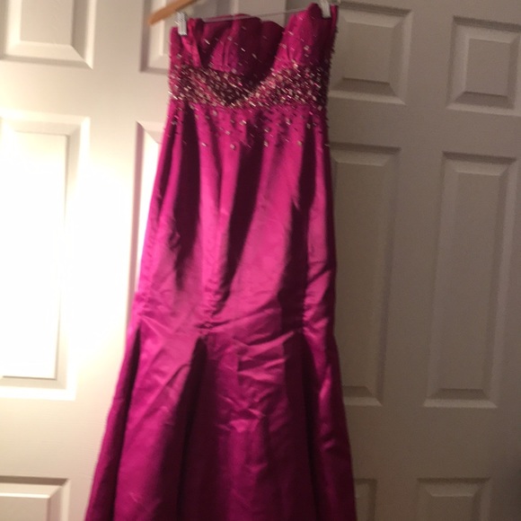 Nice for wedding ,prom or dresses . - Picture 3 of 5